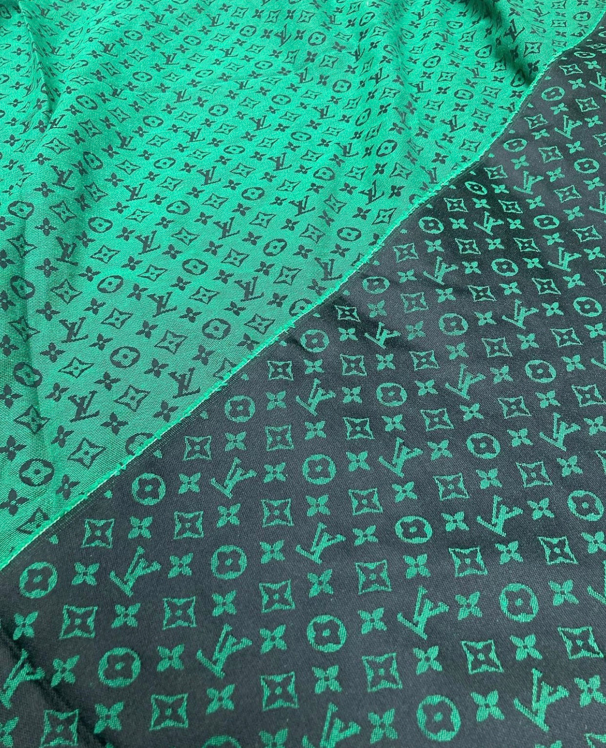 Peacock Green Lv Cotton Jacquard Fabric for Apparel Crafts